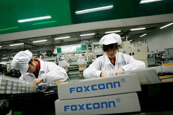Fabrika më e madhe në botë e iPhone në Zhengzhou nxiton të punësojë sërish për të përmbushur kërkesat e larta